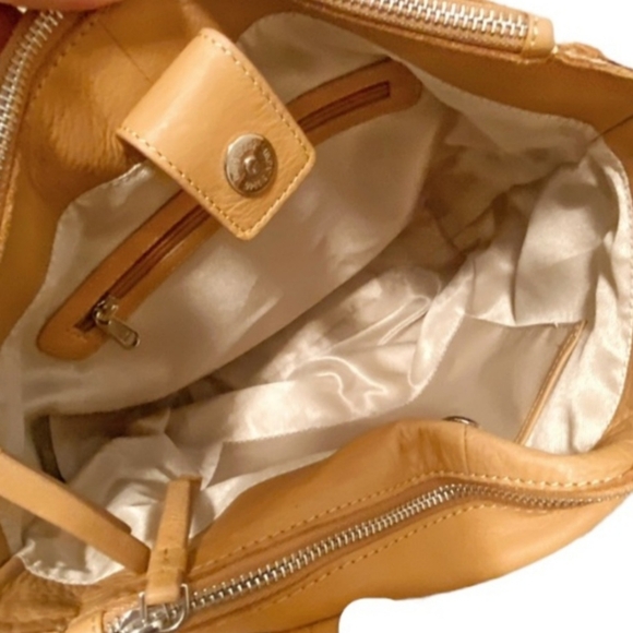 GUC~”Uniquely Crafted” by Artisans in India Leather Shoulder Bag, Quiet Luxury - Picture 7 of 13